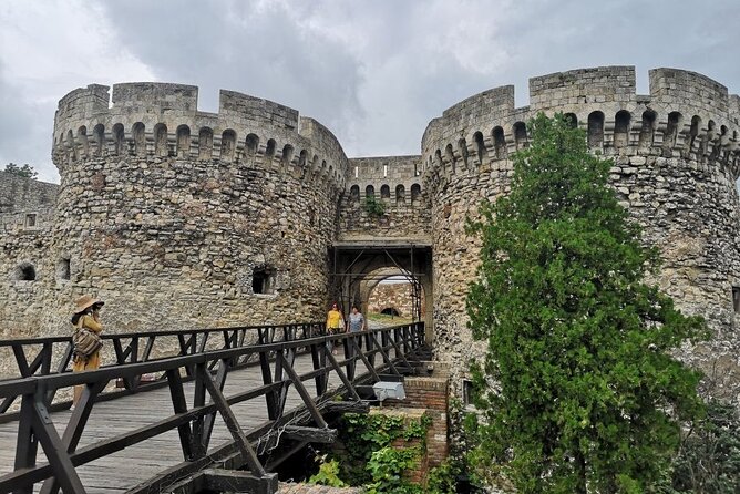 Belgrade Sightseeing Half-Day Trip Old and New Belgrade - Pobednik and the Upper Town view