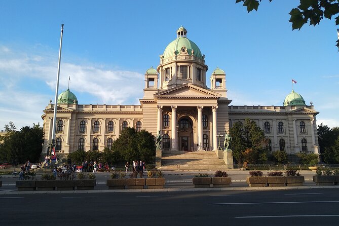 Communist Tour in Belgrade - Generalštab: architecture marked by the 1999 bombing