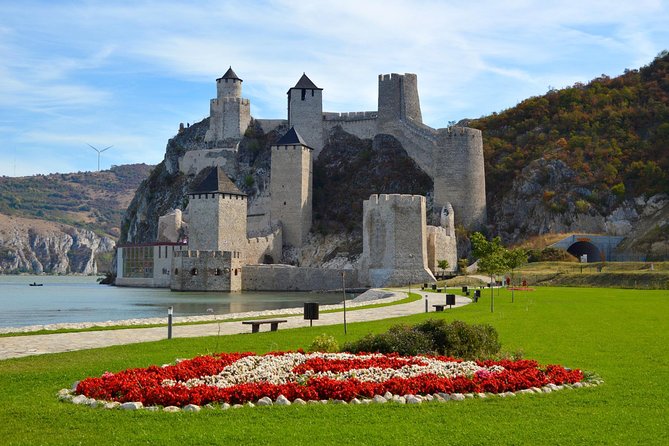From Belgrade: Golubac Fortress & Iron Gate Danube Gorge - Kapetan Mišin Breg and lunch with a view