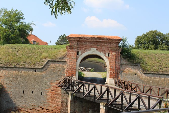 Novi Sad and Sremski Karlovci private tour with wine tasting - What the private format changes